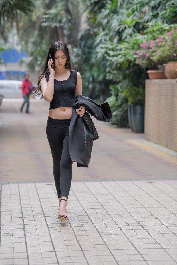 喝奶茶的黑色瑜伽裤长发姑娘【376P】00055插图3