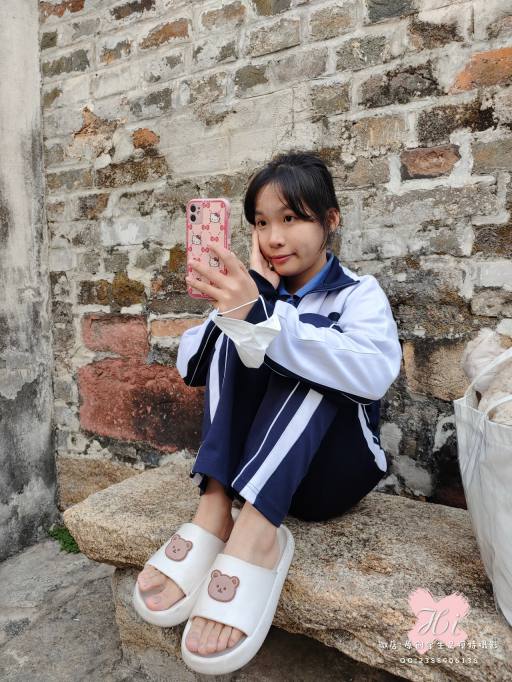 【免费】专心致志玩手机的女孩【42P】20028插图4