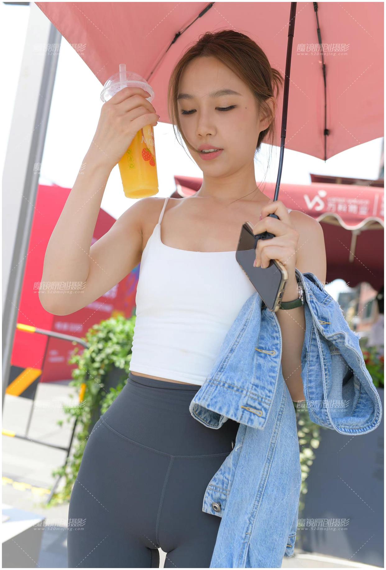 在外面逛街的瑜伽裤小姐姐J2226 833P1V-26.8GB插图2