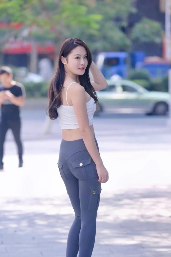 紧身牛仔裤小女人 J1746 562P-12.8GB-雅酷图