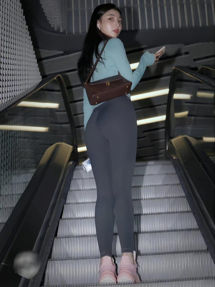 晚上逛商场的瑜伽裤漂亮女孩J2244 225P2V-15.1GB-雅酷图