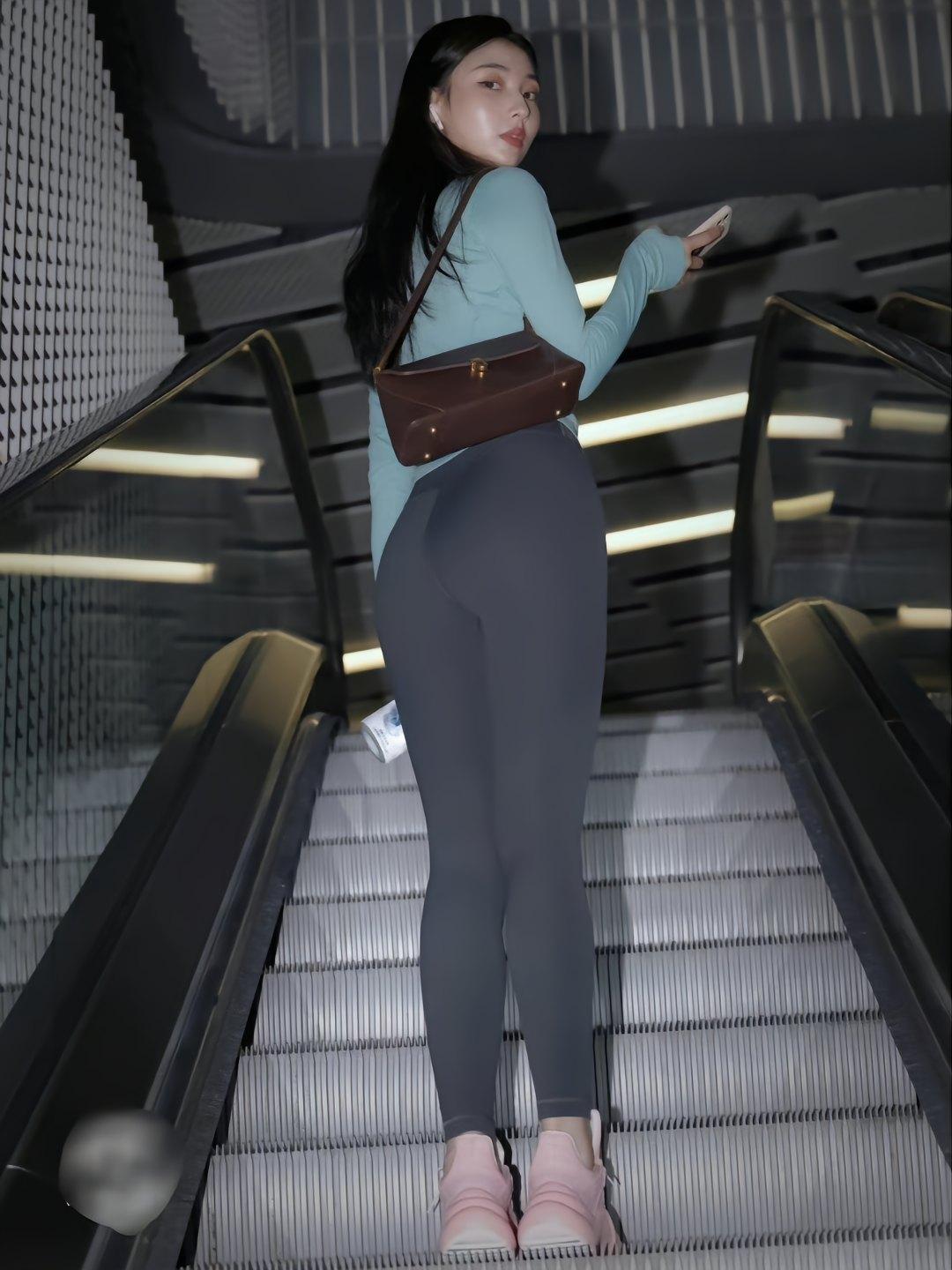 晚上逛商场的瑜伽裤漂亮女孩J2244 225P2V-15.1GB插图