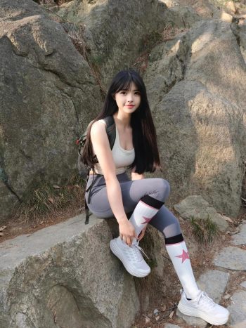 爱爬山的瑜伽裤MM，太甜美了！~插图6