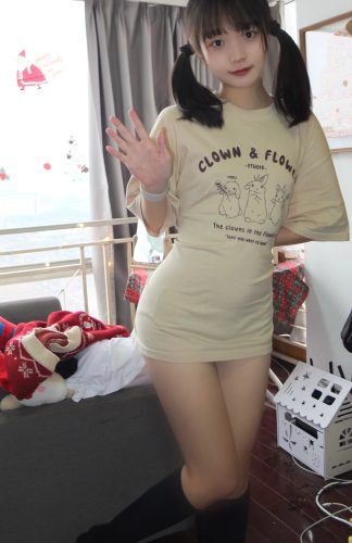 网格丝袜的清纯双马尾小姑娘插图8